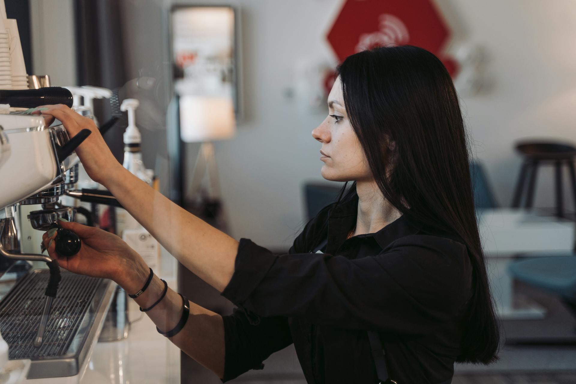 Strokovnjaki opozarjajo: Če ste v razmerju z osebo, ki opravlja ta poklic, ste obsojeni na strto srce