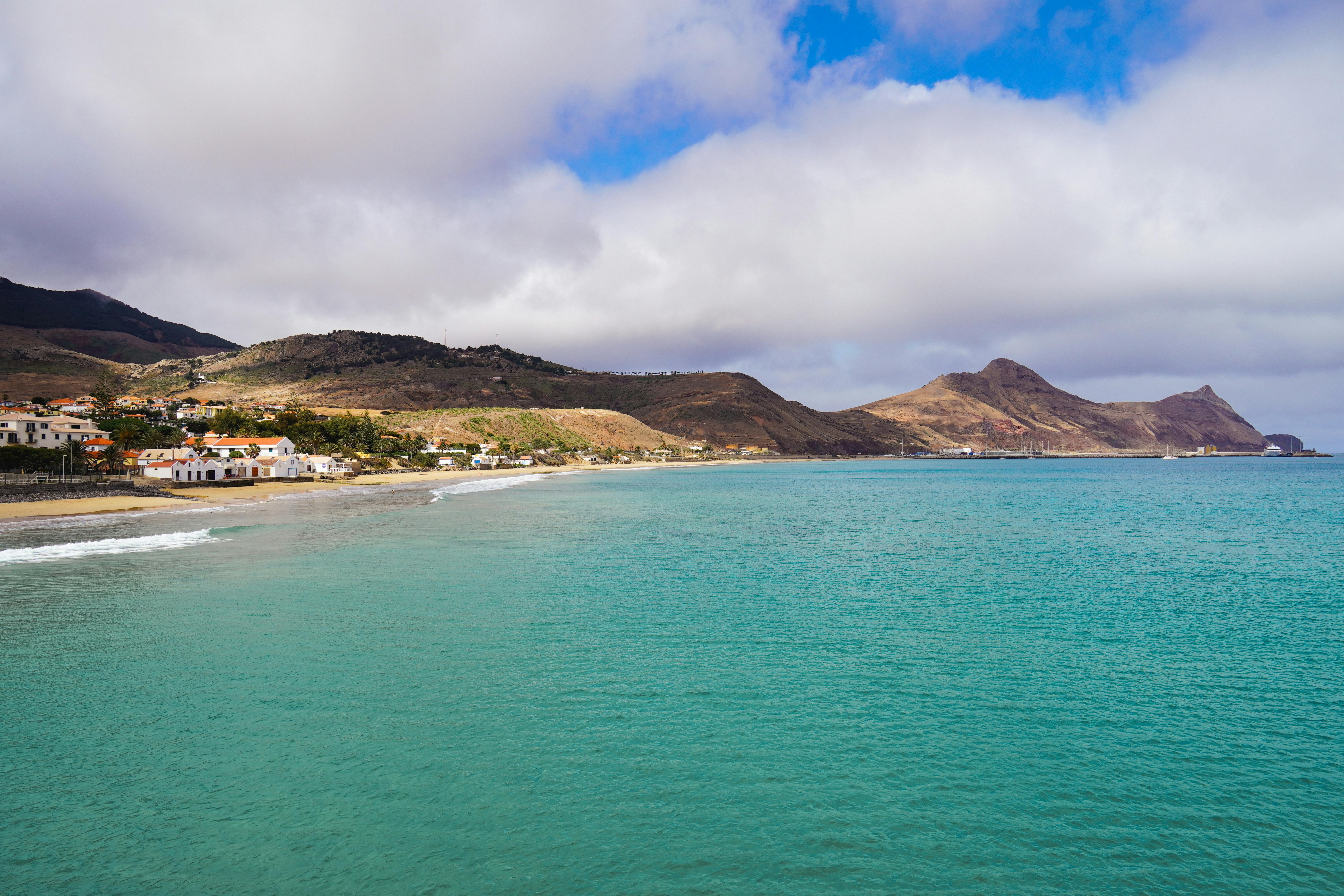 Domačini imajo dovolj: Otok, ki ga mnogi imenujejo "evropski Havaji", uvaja visoke pristojbine