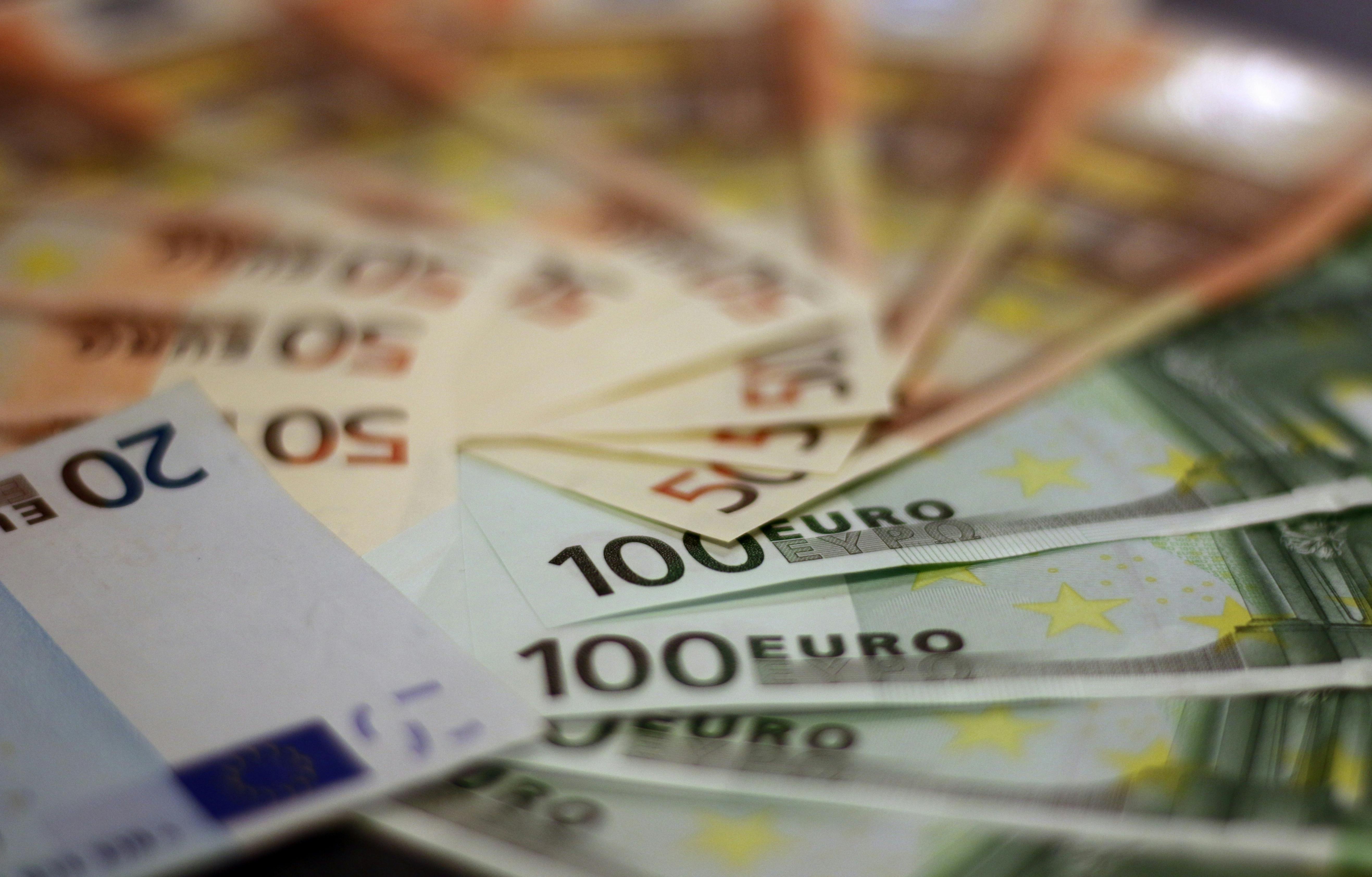 EU prejela 1,6 milijarde evrov 'nepričakovanega dobička': Denar gre Ukrajini