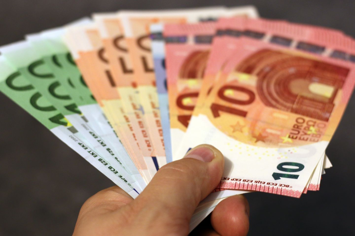 V Romuniji naj bi zaradi podkupnine pridržali direktorja družbe GEN-I Sonce