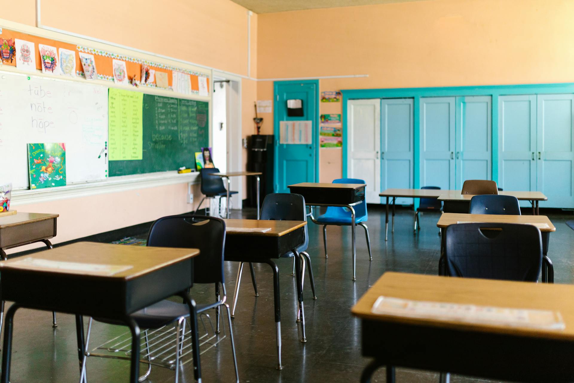 »Sijete, tudi če svet tega ne vidi«: Mariborska profesorica s preprostim zapisom ganila Slovenijo