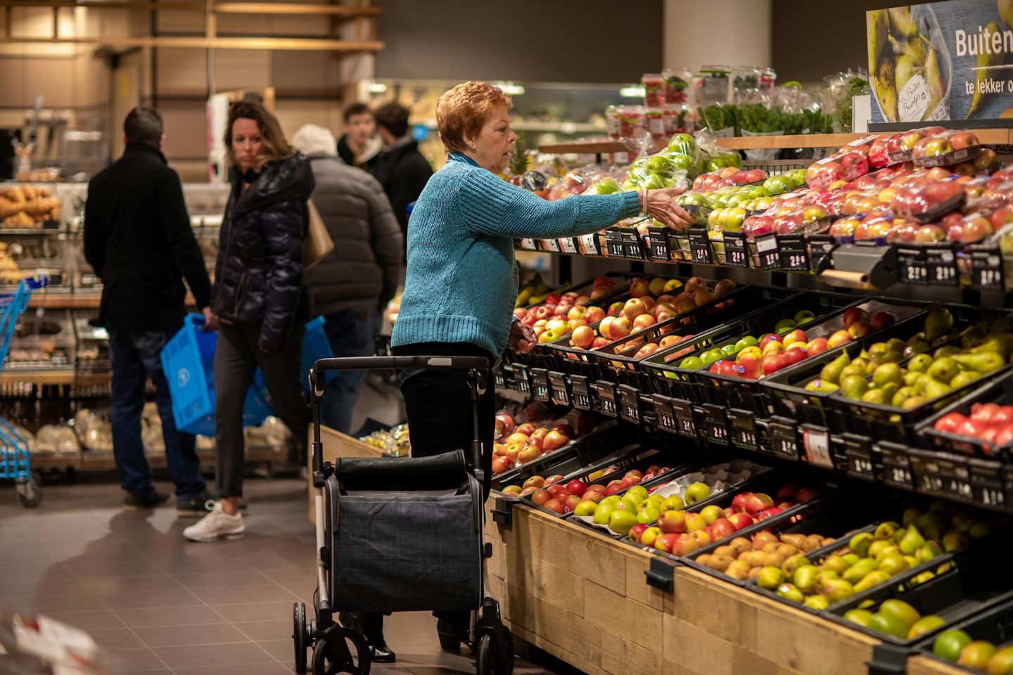 Kdaj bodo upokojenci nehali plačevati za dolgotrajno oskrbo in za katere izdelke bo nižji DDV?
