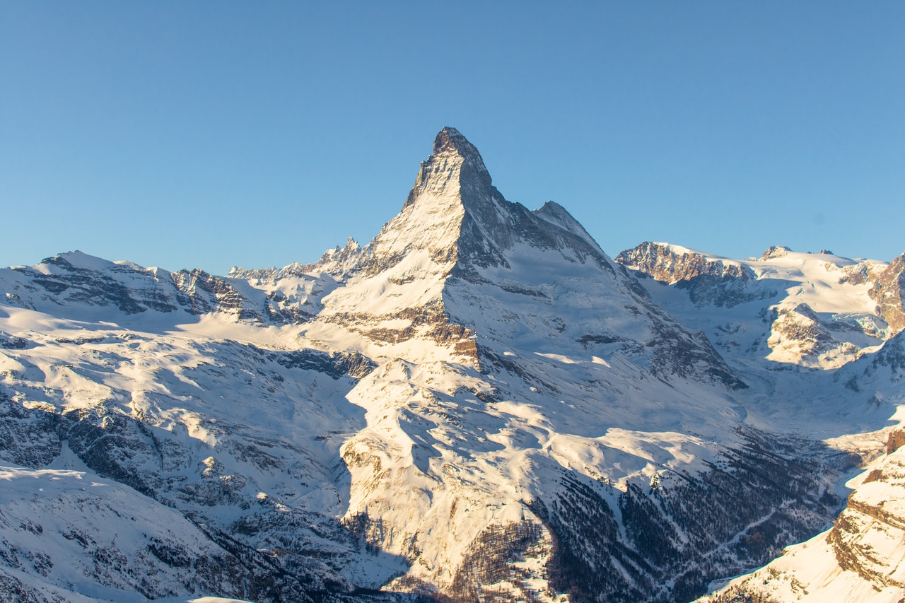 30-letni slovenski alpinist na Matterhornu padel več kot tisoč metrov v globino