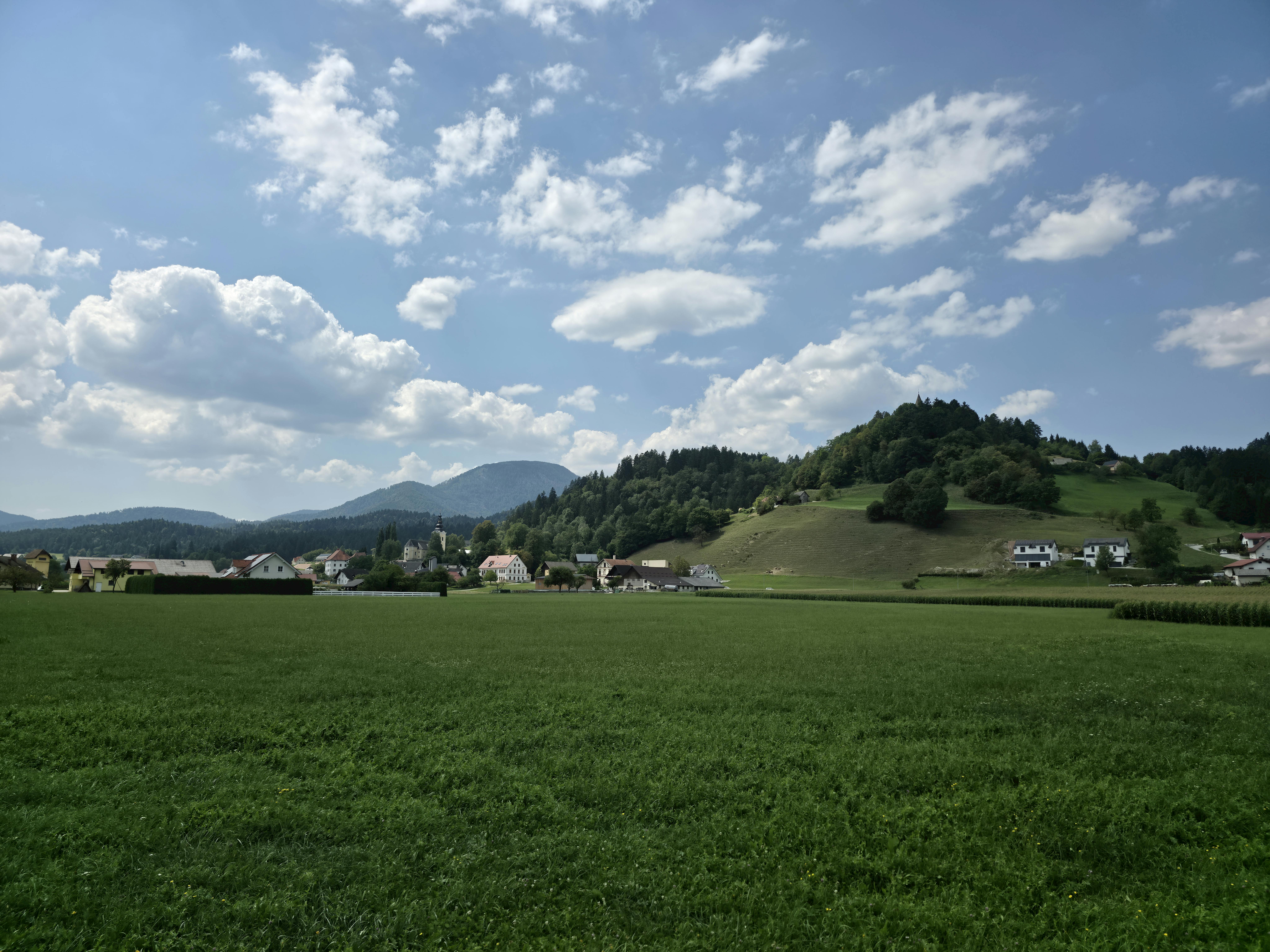 Slovenci množično v tujino, tujci pa k nam: Preverite, kje smo najraje dopustovali v letu 2025