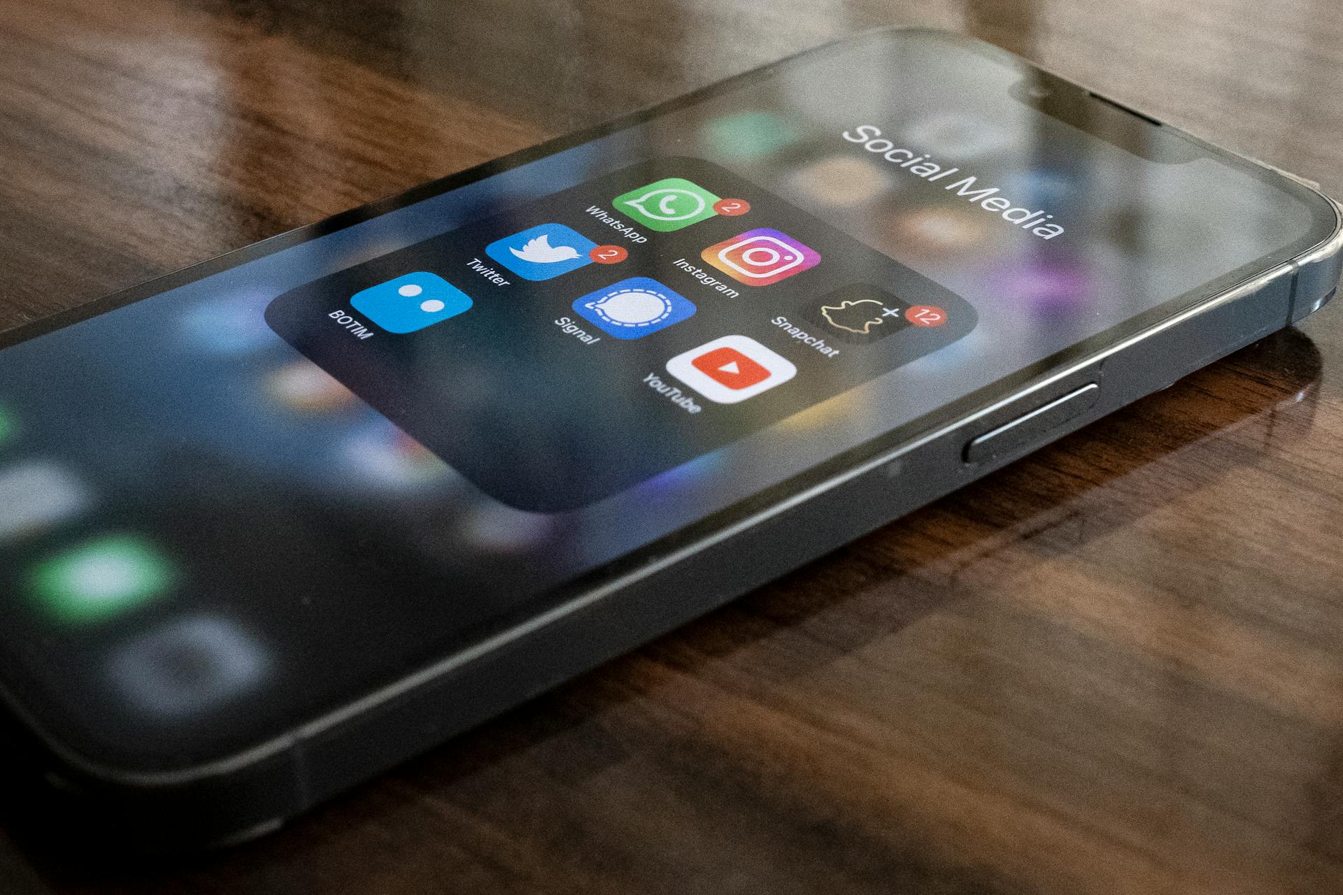 Velik izpad internetnih storitev: Ne delajo Snapchat, Signal, Canva ...