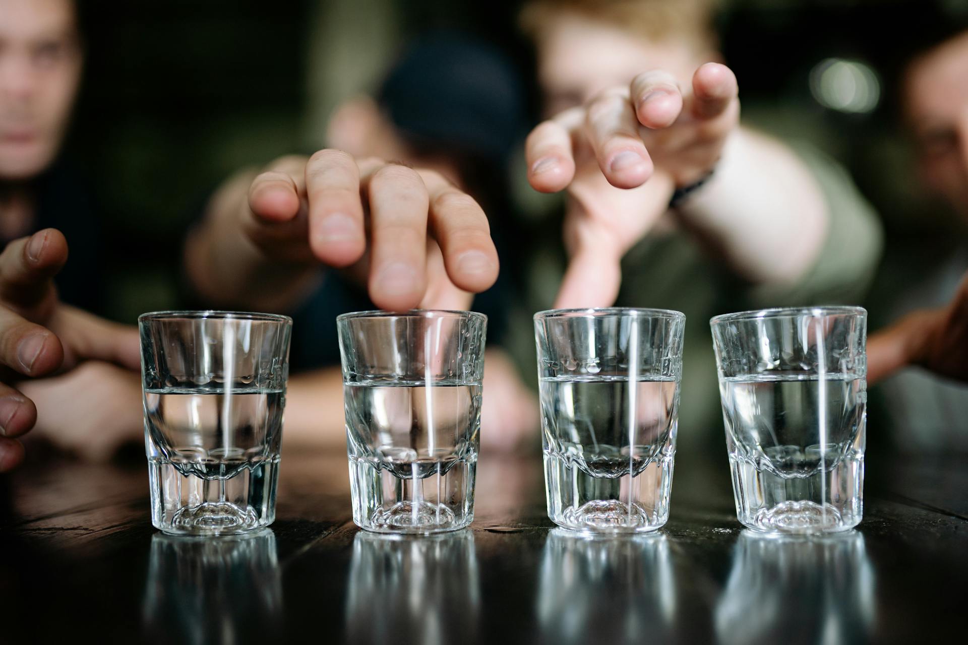 Tragedija zaradi poceni nadomestka alkohola, umrlo vsaj 19 ljudi
