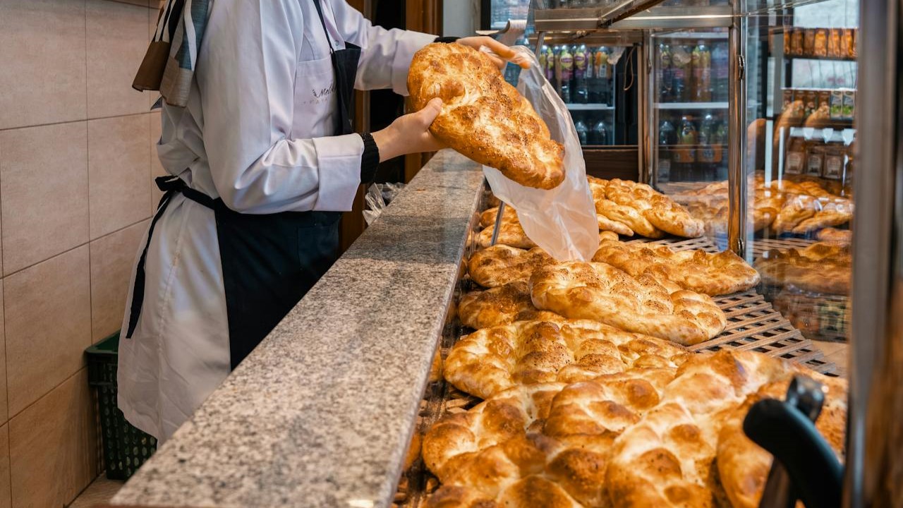 Pozabite na plastične vrečke: To je trik, s katerim bo kruh ostal svež več dni
