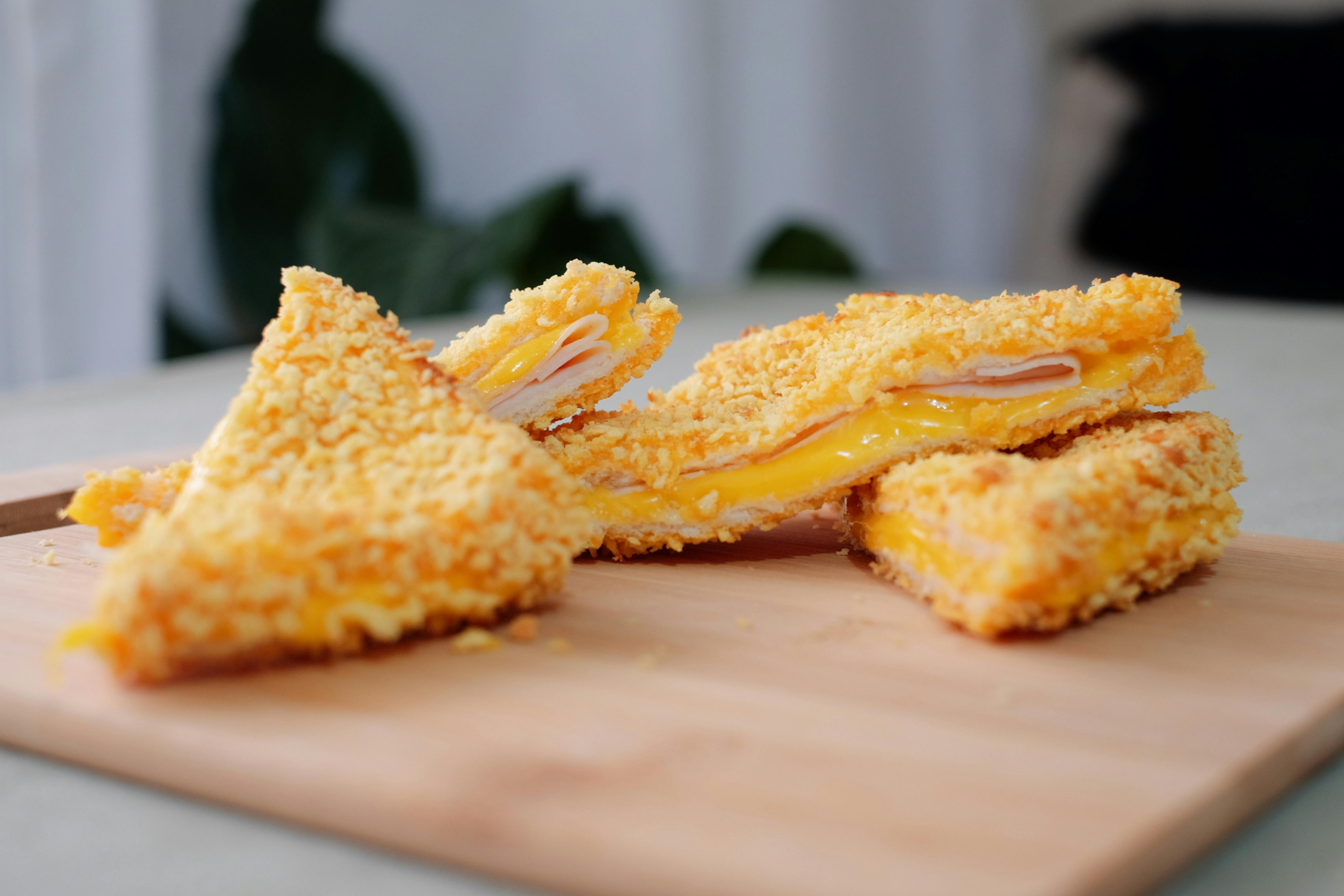 Strokovnjaki svarijo: Kar so našli v pakiranju priljubljene jedi, je zaskrbljujoče