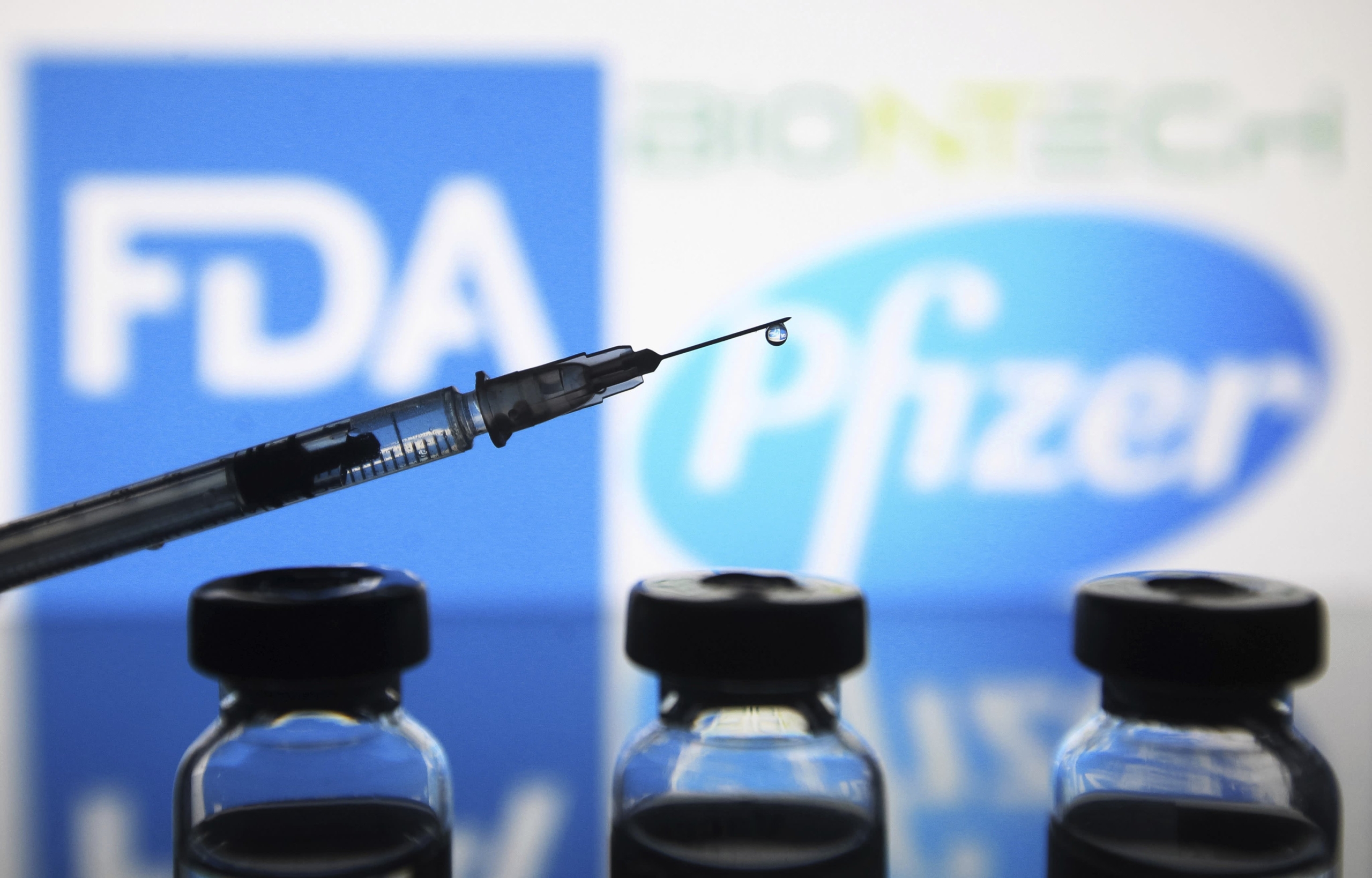 Zaslišanje Pfizerja spodbudilo strahove glede cepiv