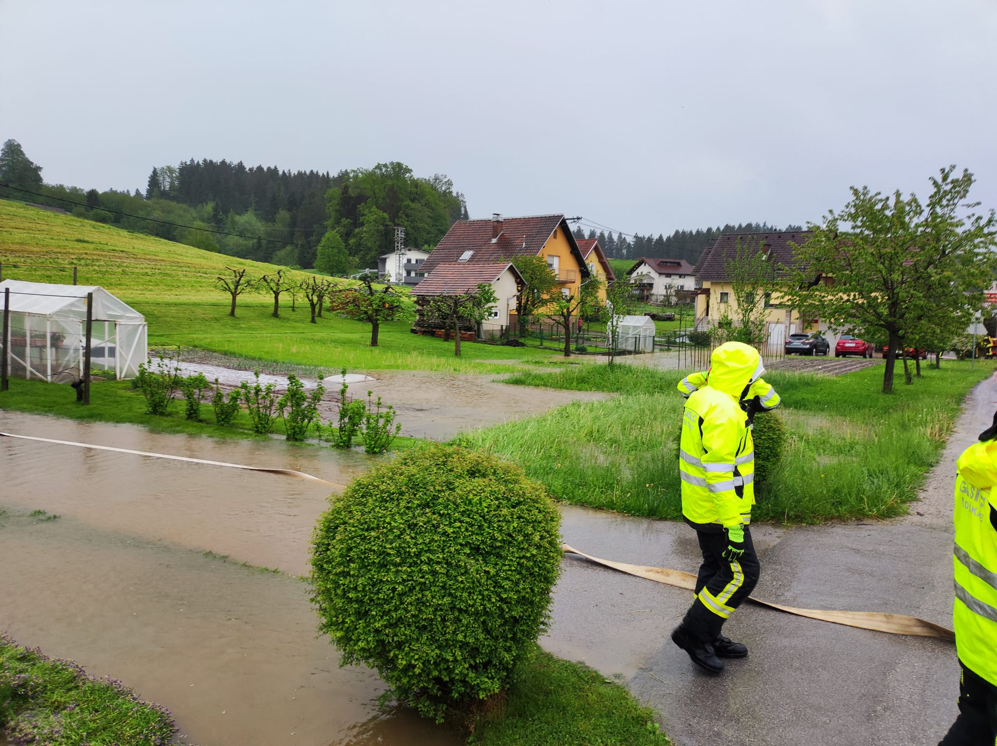 FOTO in VIDEO: Močno deževje povzročilo številne nevšečnosti