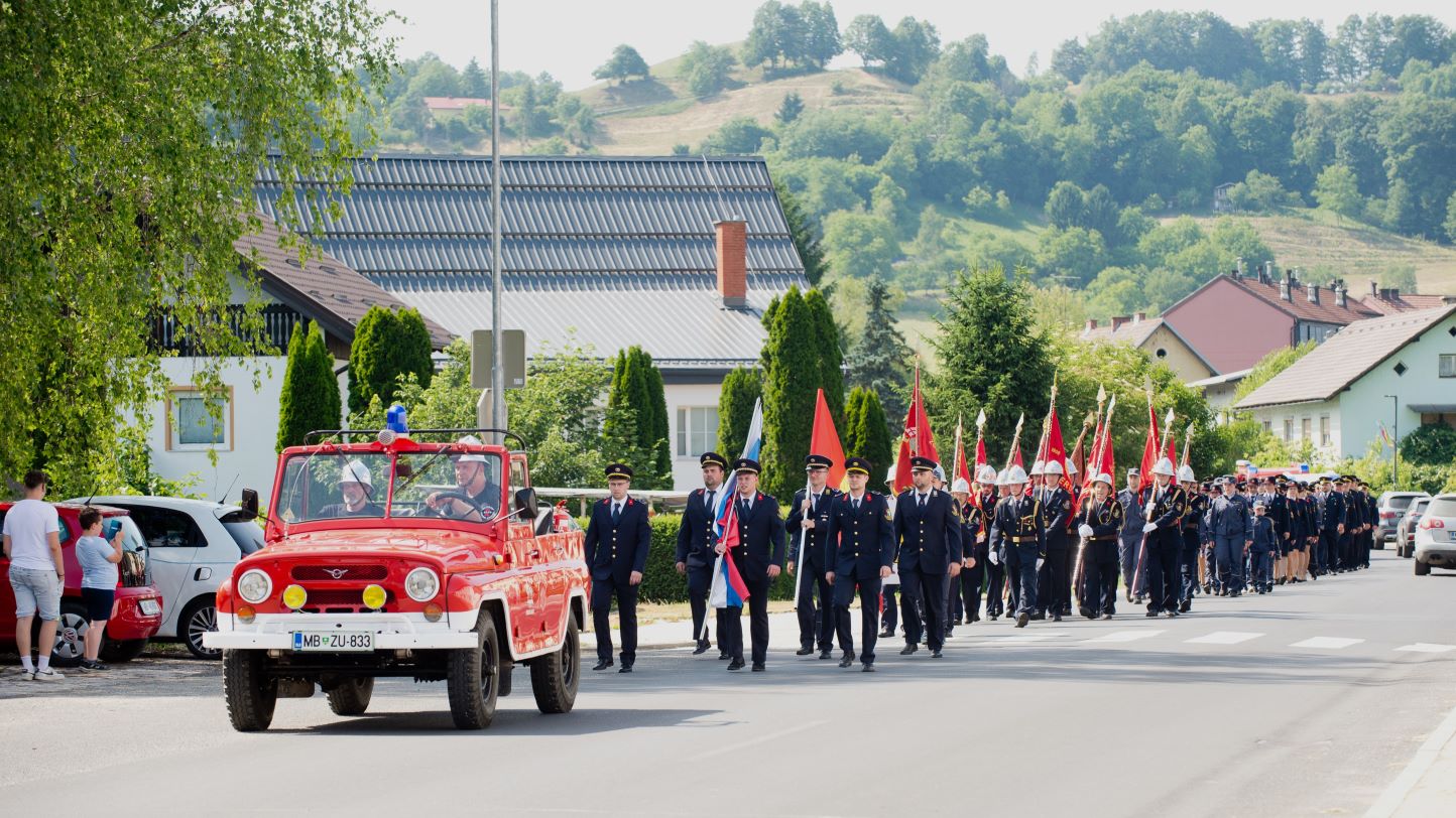 FOTO: Gasilci PGD Zgornja Kungota s parado in veselico obeležili 100 let delovanja