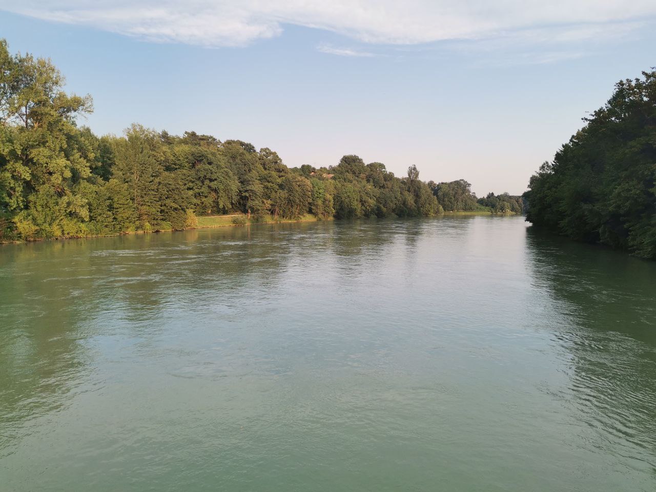 Po reki Dravi v Mariboru nenadzorovano plul kanu, na delu je policija