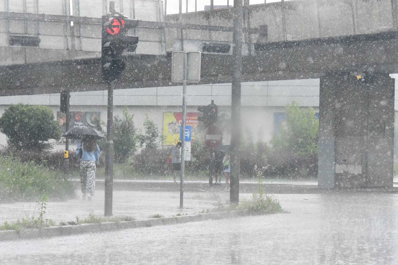 Za Štajersko izdano oranžno opozorilo, meja sneženja se bo spuščala