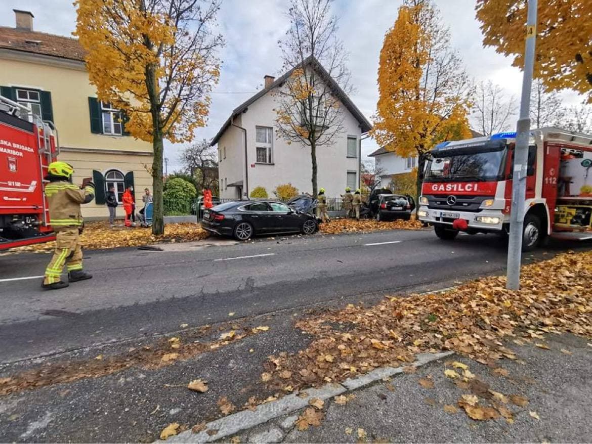 FOTO: V tragični prometni nesreči na Taboru 73-letnik umrl, več oseb poškodovanih