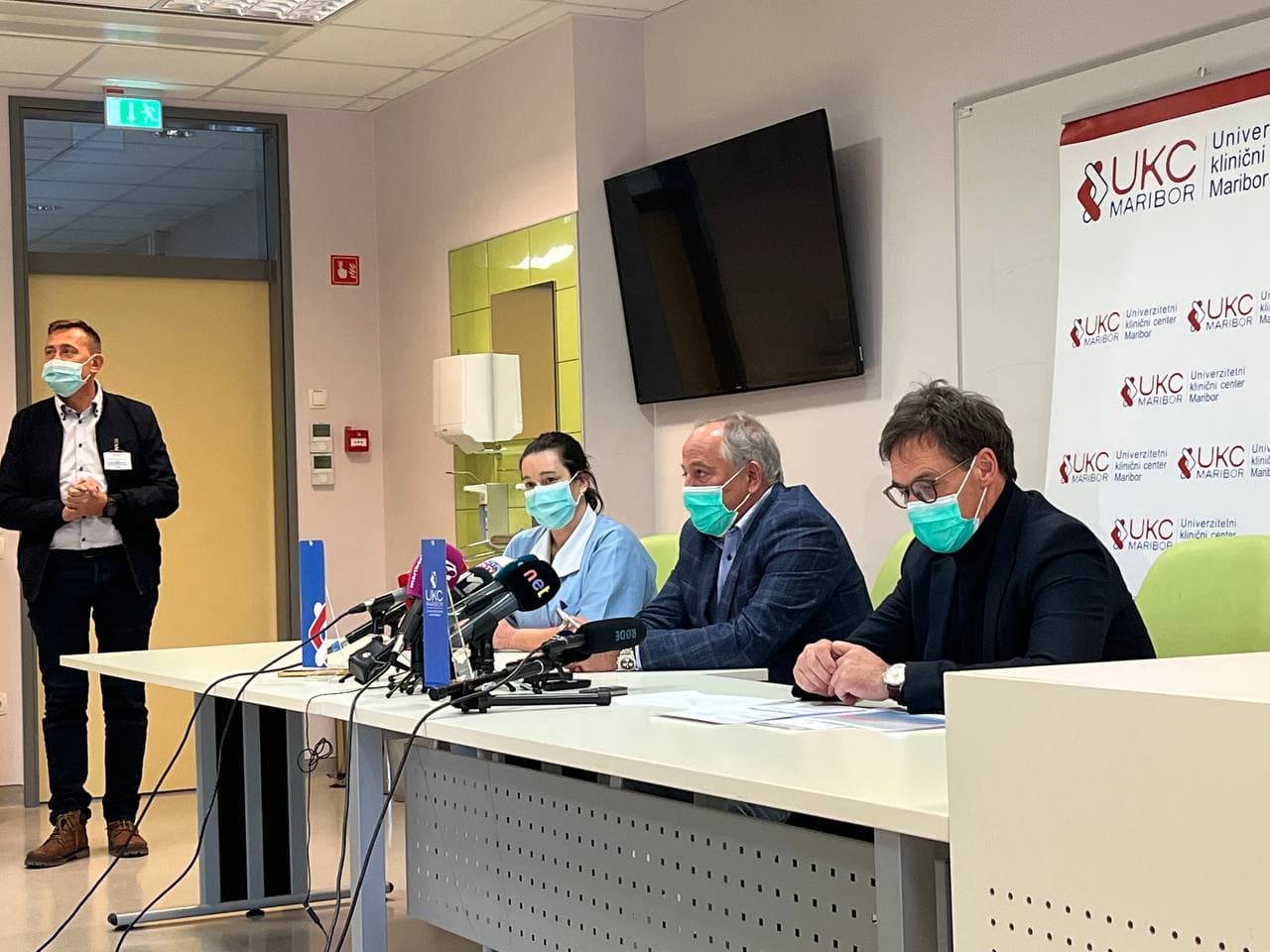 Crnjac: &#8220;Svečke za božični večer v okviru družine so mnogo lepše kot tiste na pokopališčih&#8221;