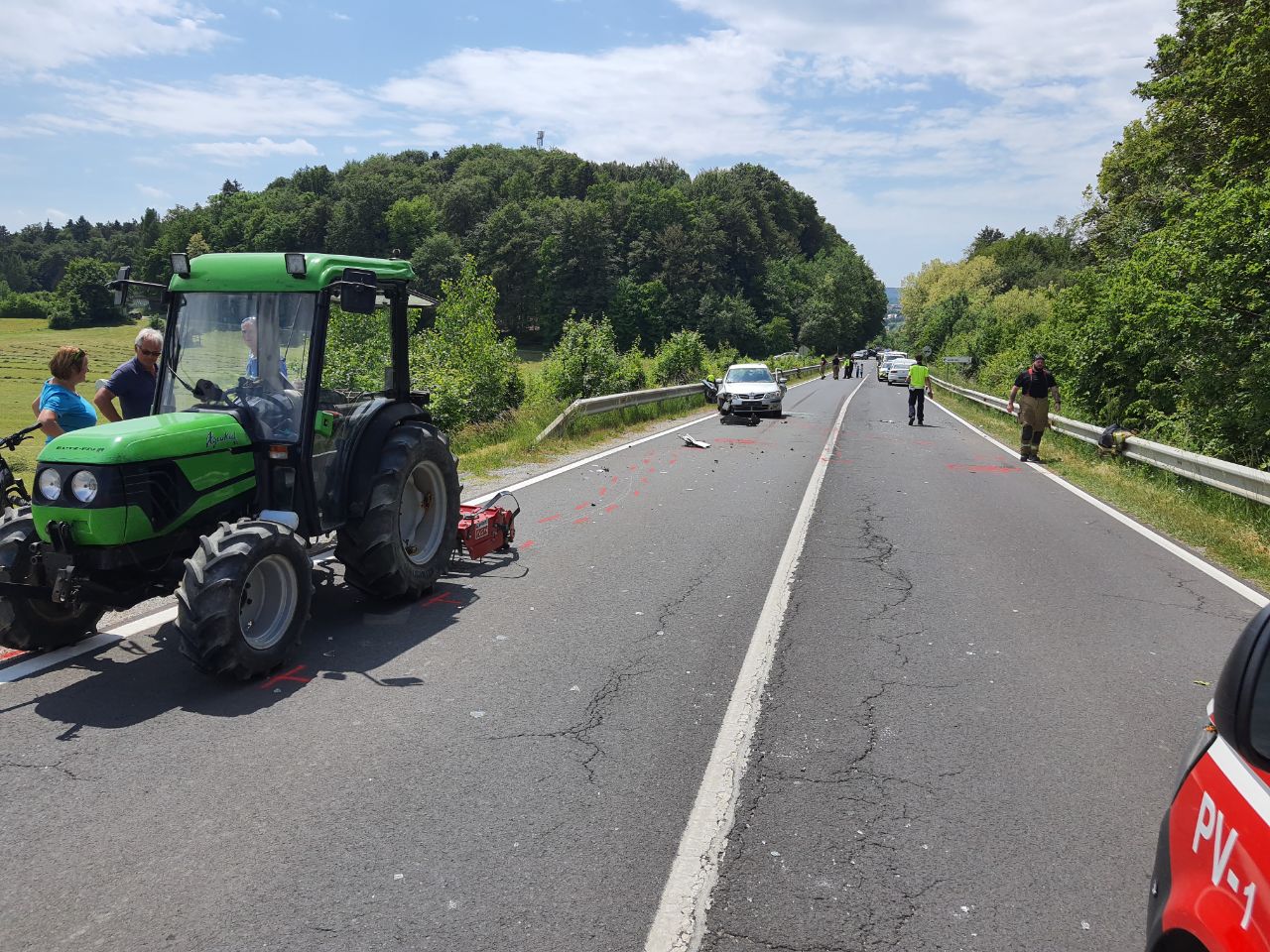 FOTO: Pozor, zaradi prometne nesreče zaprta regionalna cesta Lenart-Benedikt