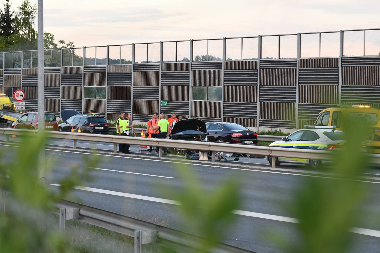 FOTO: Vozniki pozor, prometna nesreča na avtocesti pri Slovenski Bistrici