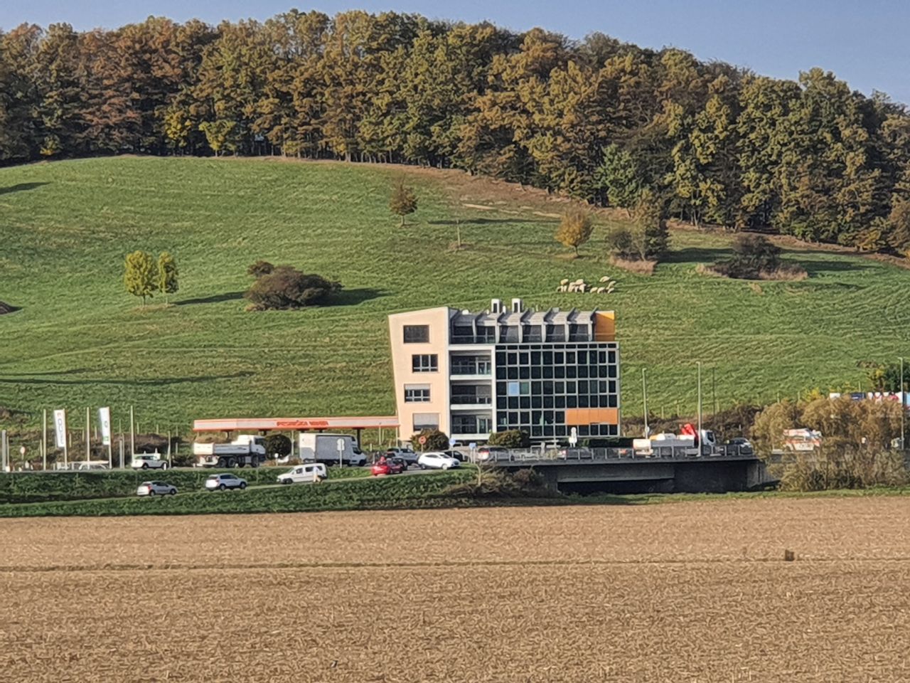 FOTO: Pozor, daljši zastoj zaradi prometne nesreče pri Pesniških vratih