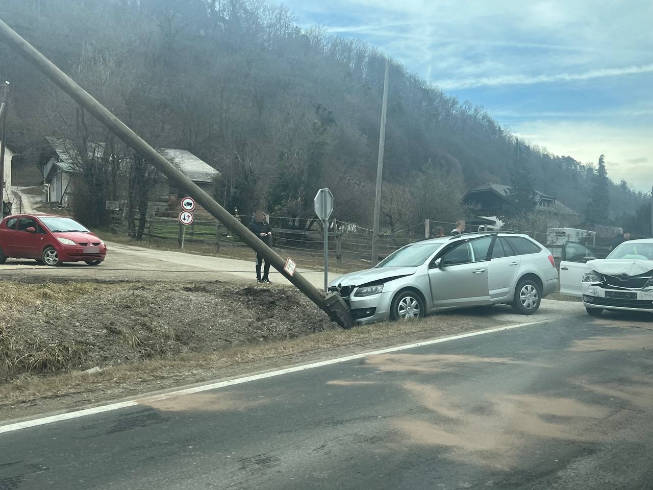 FOTO: Previdno, blizu Maribora trčili dve vozili