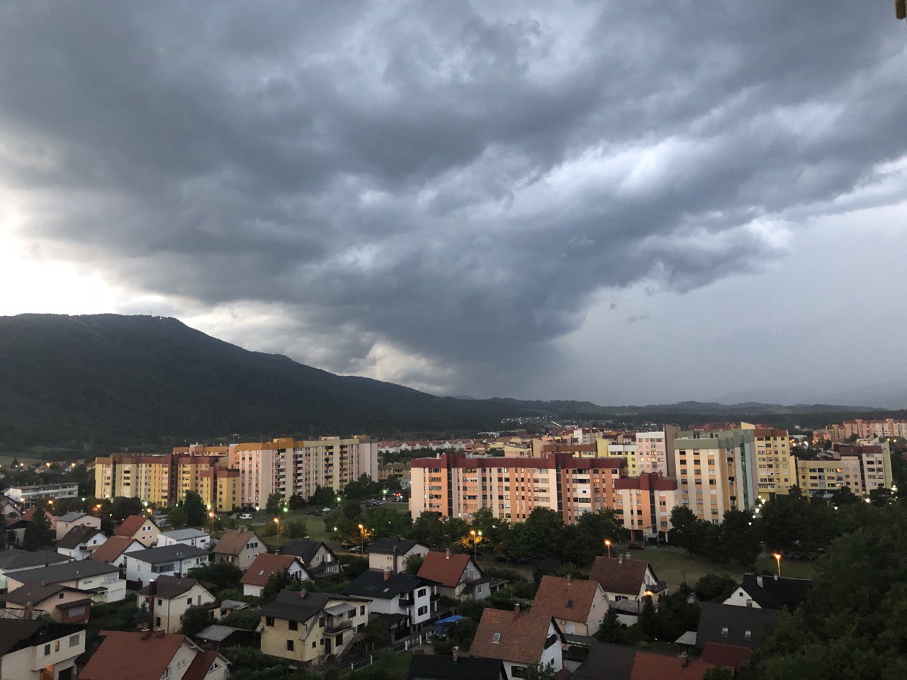 Meteorologi napovedujejo nov prehod vremenske fronte: Kdaj nas bo dosegla?