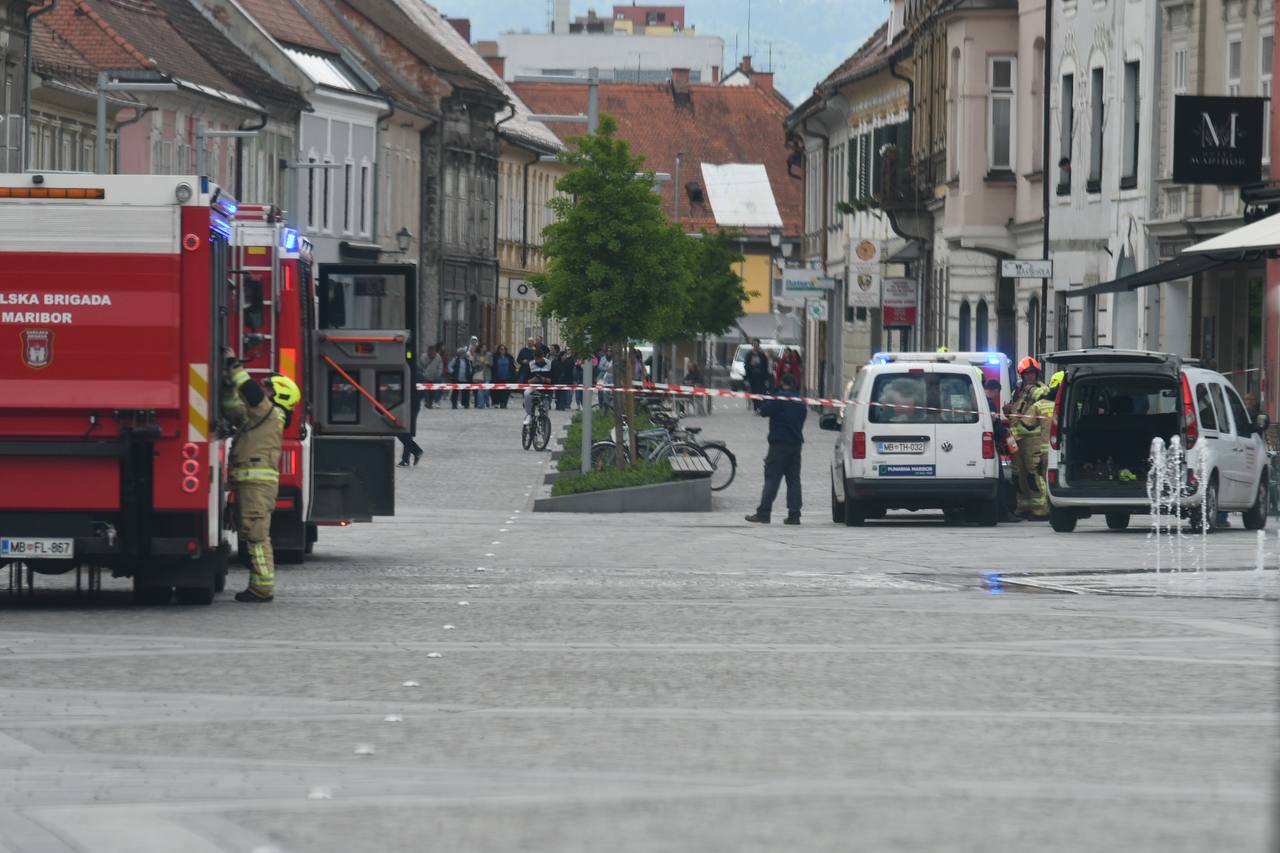 FOTO: V centru Maribora zaradi izpusta večje količine plina evakuirali območje