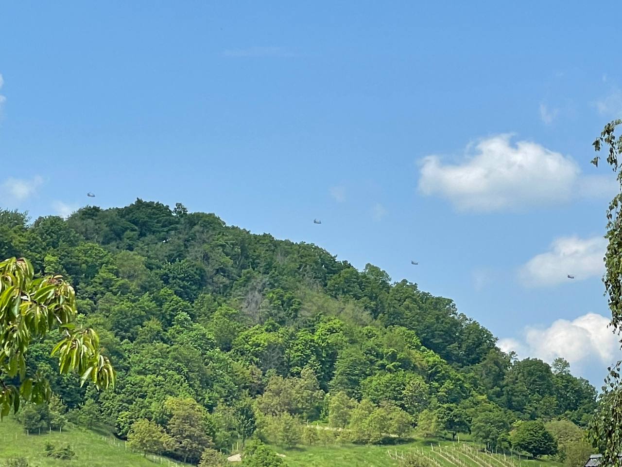 FOTO: Ste jih opazili? Maribor preletela flota vojaških helikopterjev 