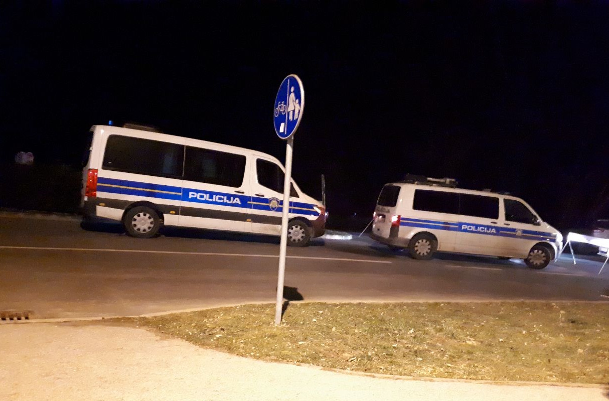 V Reki odjeknila eksplozija, policisti prijeli dva osumljenca