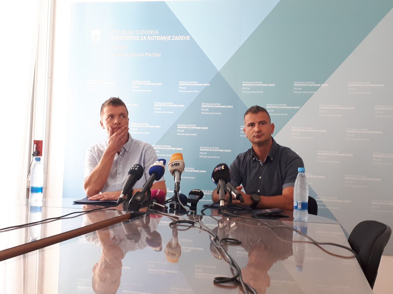 FOTO: Mariborski policisti stopili na prste goljufom, ki so se obogatili za 18.000 evrov