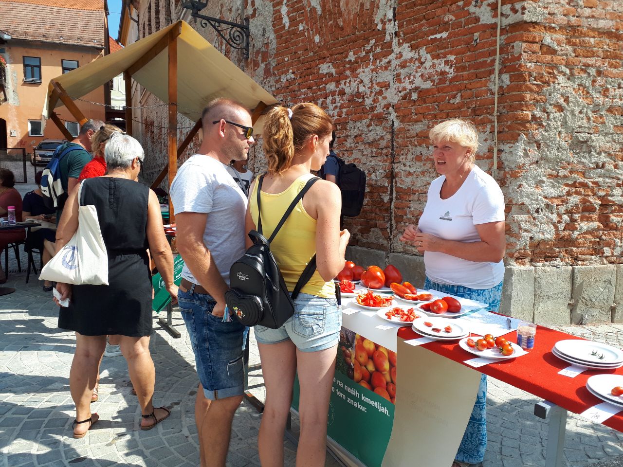 FOTO: Na mariborski tržnici okronali najbolj okusni paradižnik