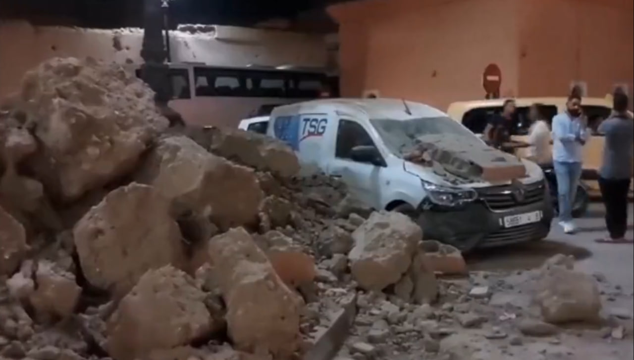 VIDEO: Reševalci se borijo za vsako življenje pod ruševinami