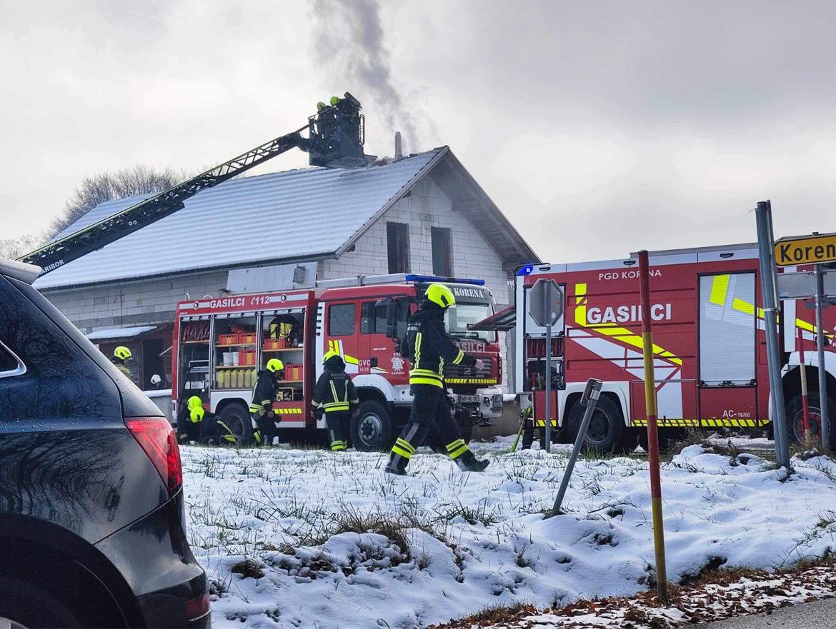 FOTO: V Dupleku saje v dimniku zanetile požar