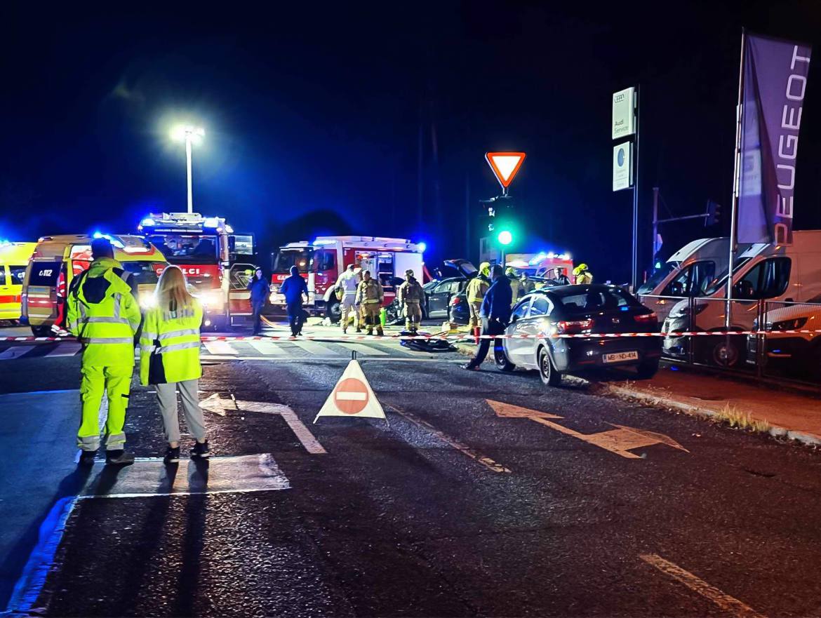 FOTO: Tik pred prazniki v nesreči na Ptujski cesti umrla ena oseba