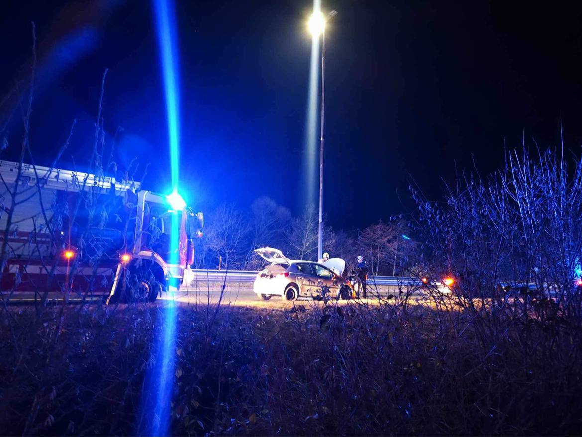 FOTO: Po prometnih nesrečah gasilci posredovali še na Tržaški cesti