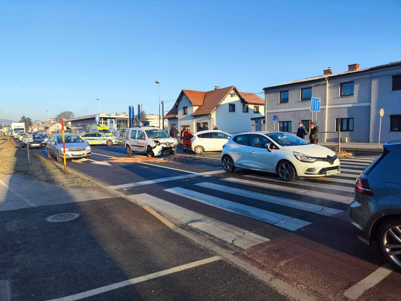 FOTO: Nesreča na Ptujski cesti ovira promet