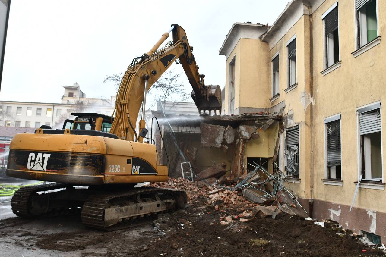 Infekcijska klinika UKC Maribor: Ministrstvo znova podaljšalo razpis