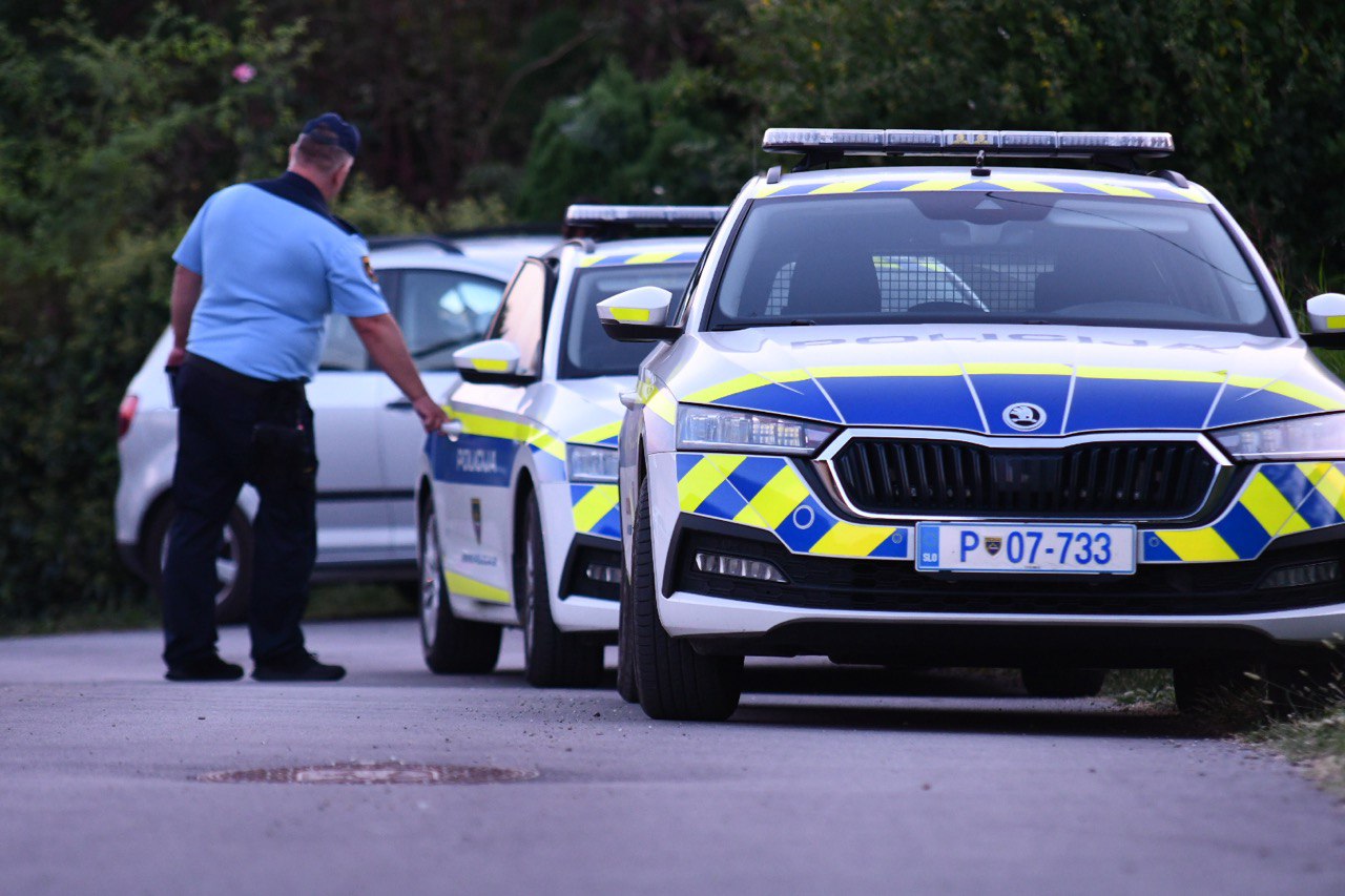 Pijana šla po otroka v vrtec, povzročila nesrečo in pobegnila