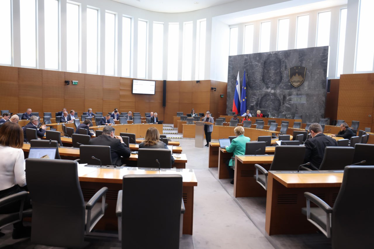 Bo tudi Anže Logar podpisal SDS-ovo zavezo?