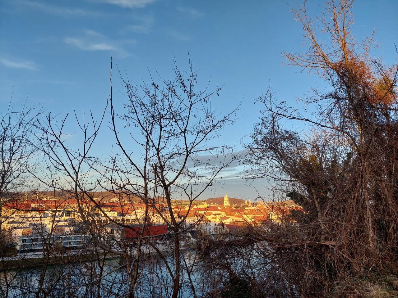 Pred nami poletni vikend, nato ohladitev do ledišča