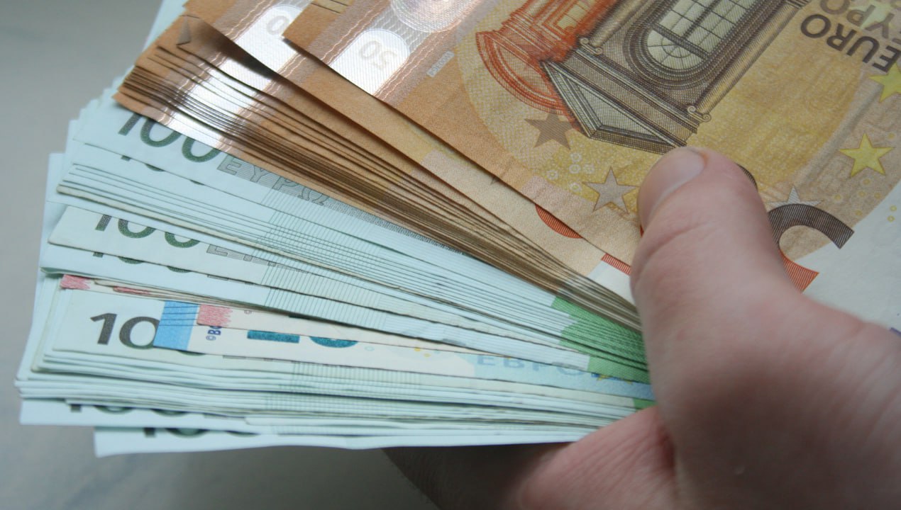 Slovenija: Povprečna plača za marec je znašala 2332,70 evra