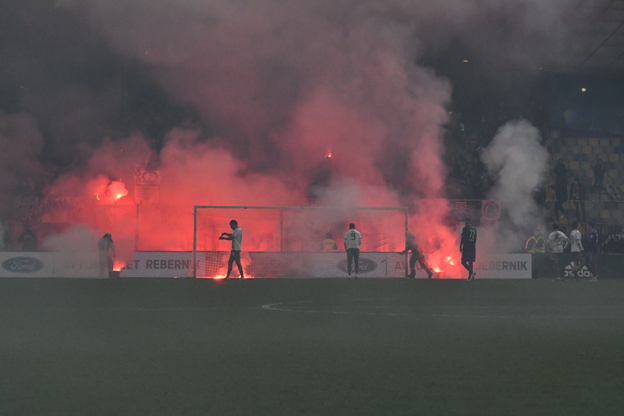 Komu bodo z novim zakonom prepovedali vstop na stadion?