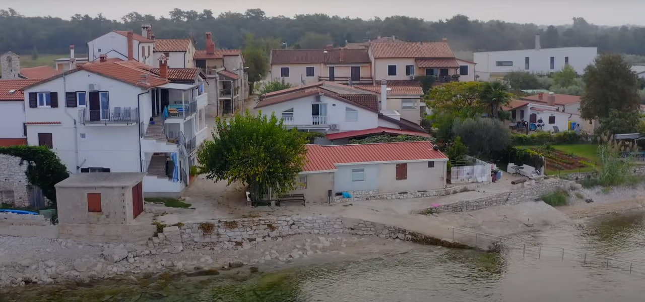 'Tihi teror' Slovencev na Hrvaškem: "Silijo nas s plaž, pravijo, da so njihove"