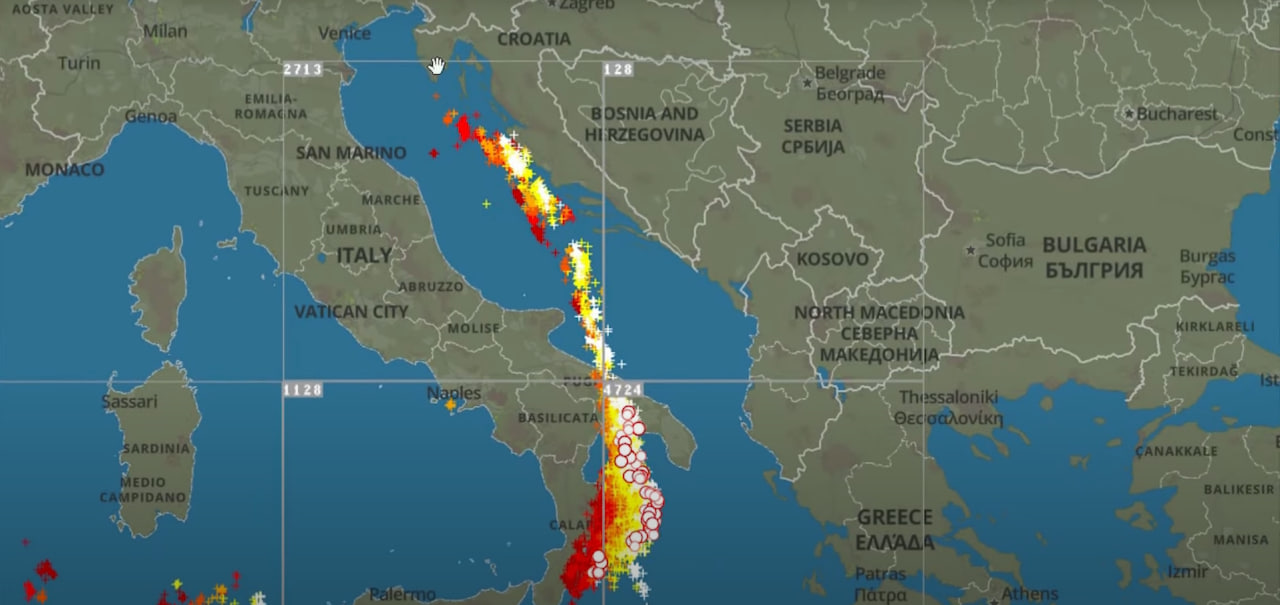 Kaj se dogaja? Poletja še ni niti blizu, v Sredozemlju pa divja nevihta