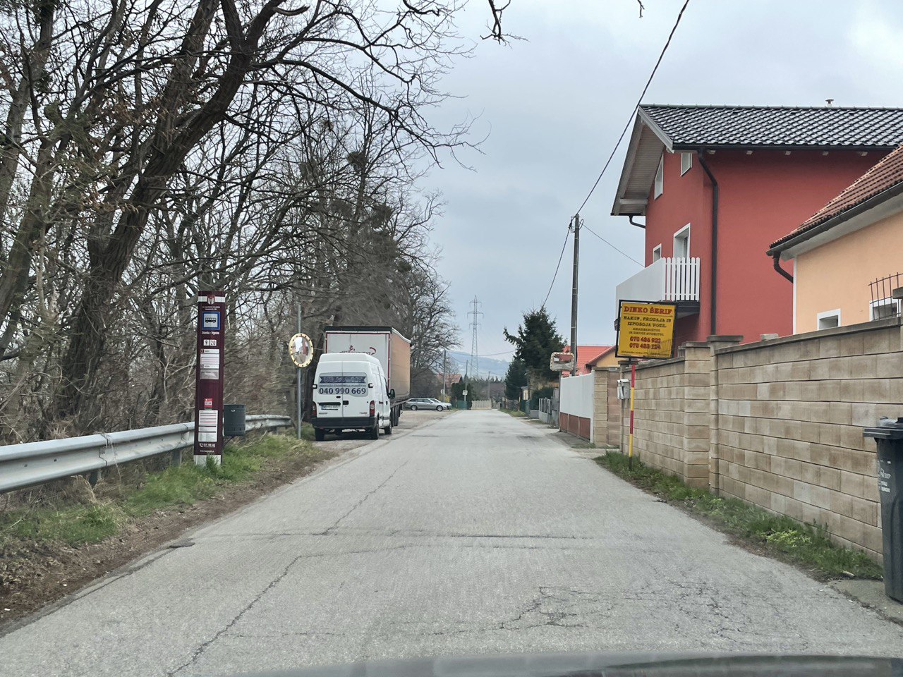 V Zrkovcih opozorila na smrtno nevarno avtobusno postajališče, zakaj občina ne ukrepa?