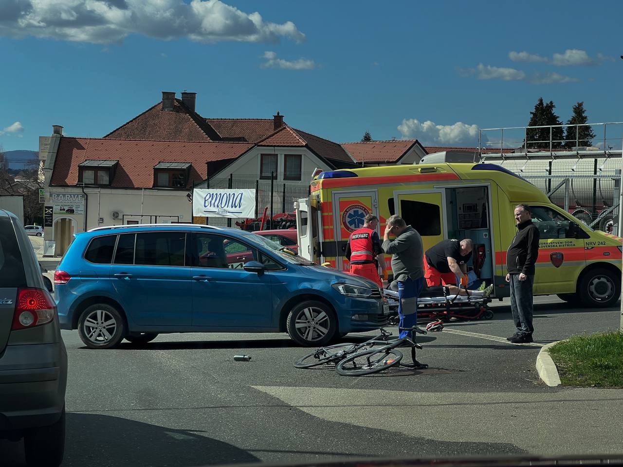 FOTO: Poškodovan kolesar v nesreči v Slovenski Bistrici