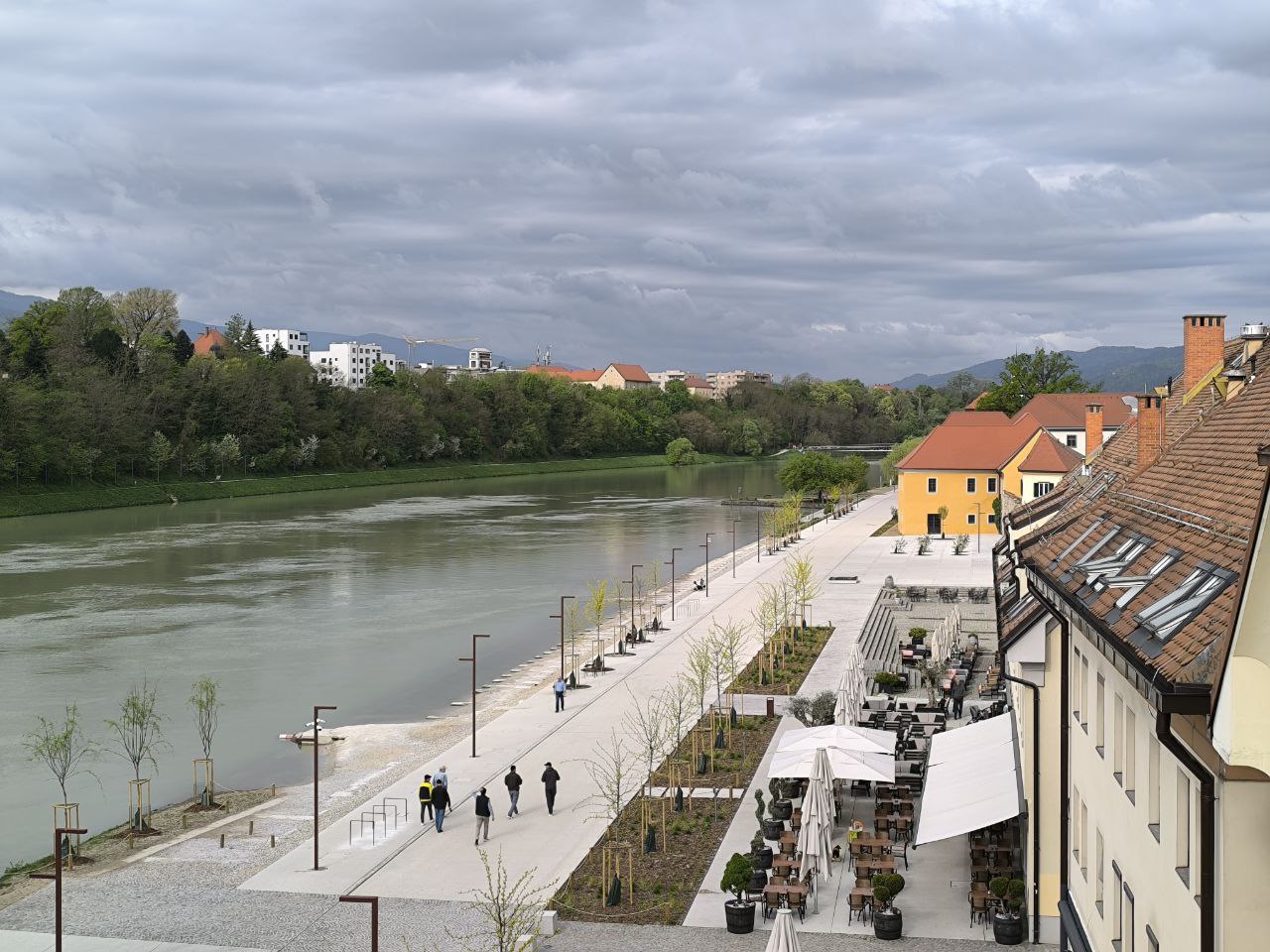 Meteorologi: Pred nami sta izjemno vroča dneva, nato pa udar nevihtnih pasov (Znano, kje bo najhuje)