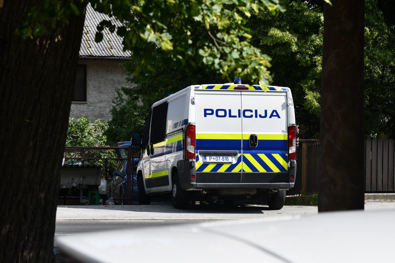 Kam je izginilo lovsko orožje iz okolice Maribora? Policija potrebuje pomoč