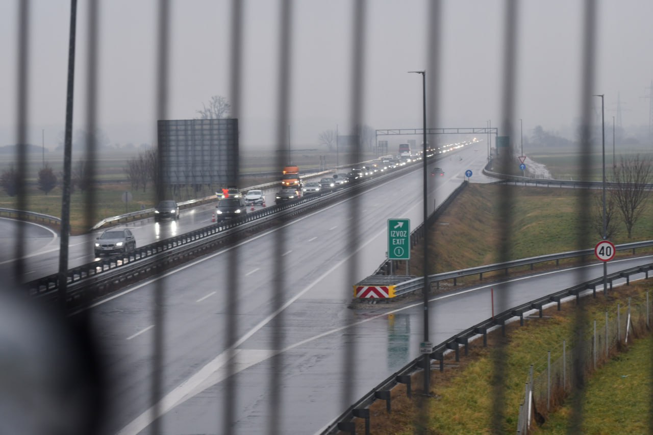 Danes je poseben dan, ko morate res paziti na hitrost in varnostno razdaljo
