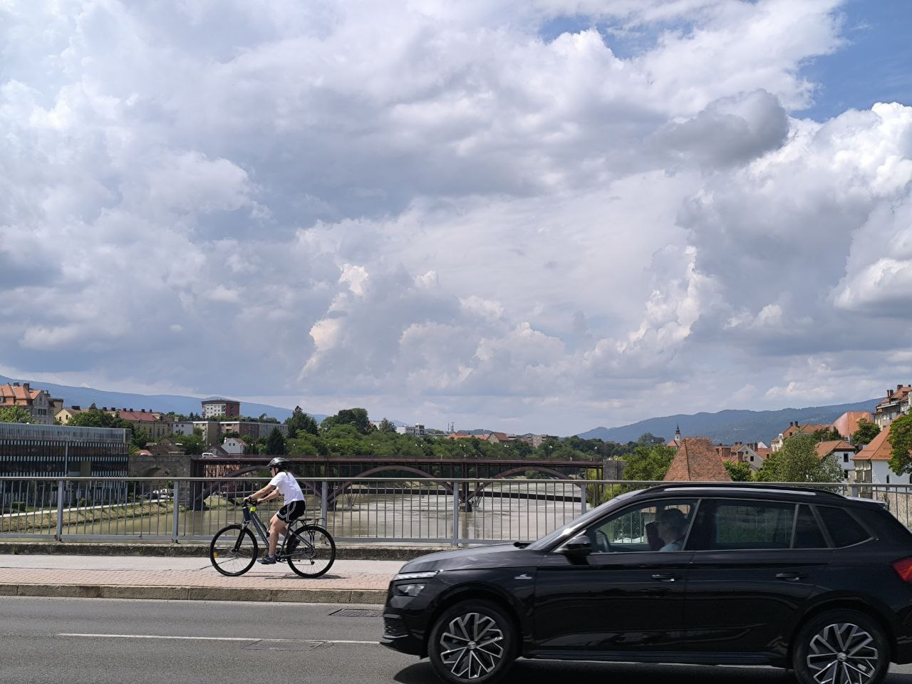 Kolesarji, motoristi, pešci: V Mariboru in okolici boste med vikendom pod drobnogledom policije