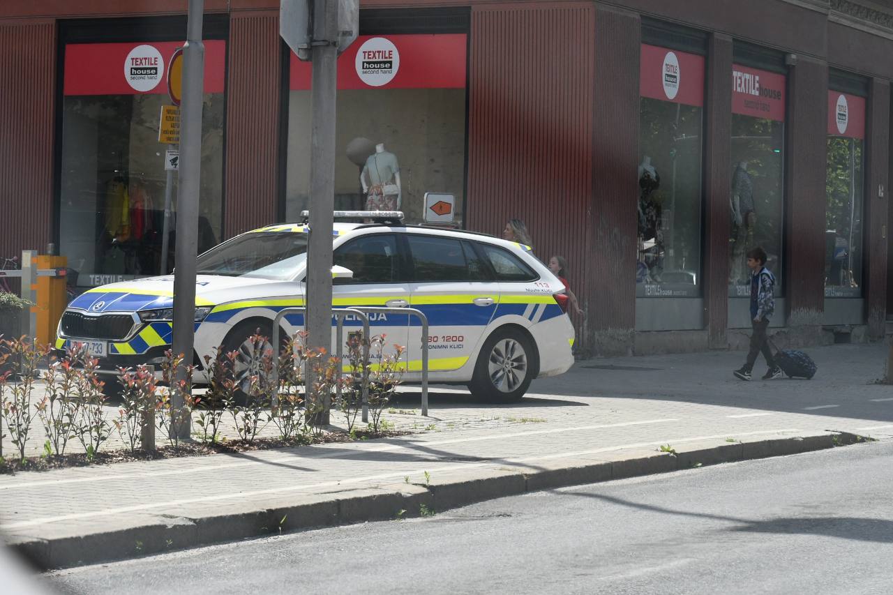 Danes v središču Maribora veliko policistov, to je razlog