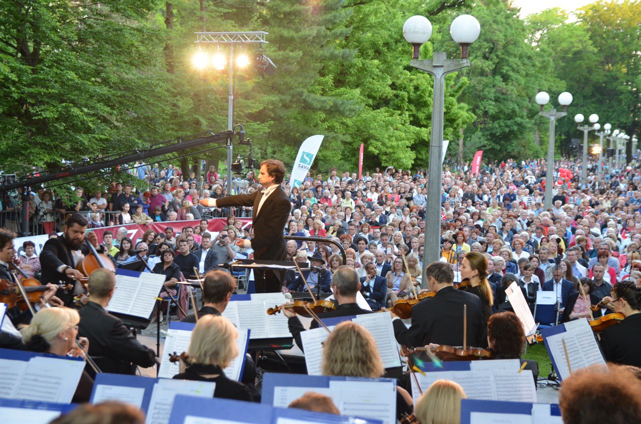 Ne zamudite Operne noči v Mariboru: edinstveno glasbeno doživetje v čudovitem ambientu Mestnega parka